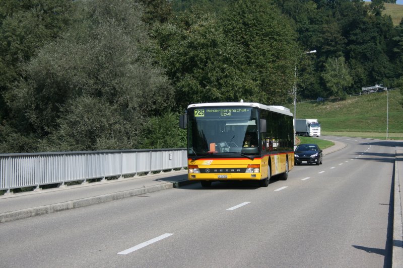 PU Schmidt AG, Jonschwil, SG 267'102 (Setra 315NF, 1997) am 8.9.2009 auf der Thurbrücke bei Oberbüren. 