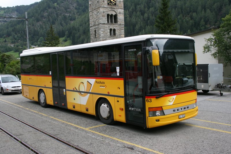 PU Zerzuben, Visp, Nr 63 (VS 78'070, Setra 313UL) am 13.8.2007 in St. Niklaus, Bahnhof.