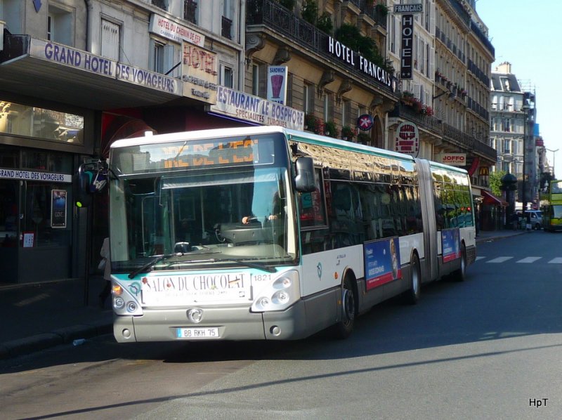 RATP - Irisbus Nr.1824 088 RKH 75 unterwegs in der Stadt Paris am 18.10.2009