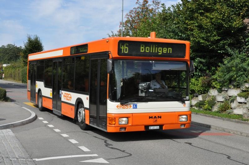 RBS, Worblaufen Nr. 4/BE 481'104 MAN NL 202 am 7. September 2009 unterwegs auf der Linie 46 oberhalb des Alten Schulhauses in Bolligen.