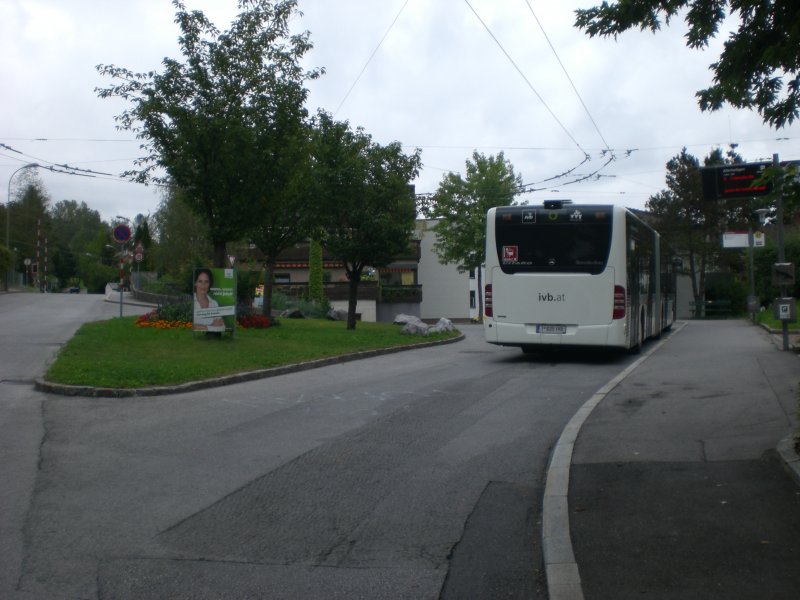 Recht Grün ist die Endhaltestelle der Linie O Allerheiligen.
Bus 835 steht am 13. September zur Fahrt ins Olympische Dorf durch die Innenstadt bereit.