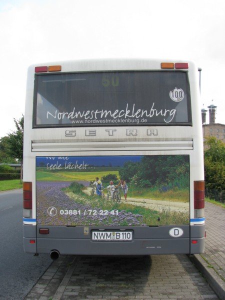 Reiseomnibus SETRA 319 UL der Grevesmhlener Busbetriebe [GBB] mit Werbung fr den Landkreis Nordwestmecklenburg als Urlaubsregion, siehe auch Modell - AMW 715109, Grevesmhlen 24.09.2008
