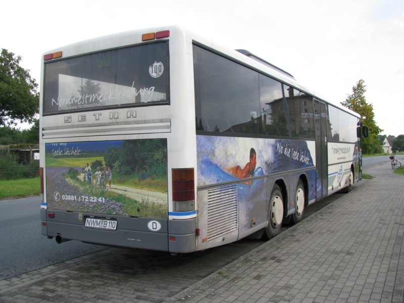 Reiseomnibus SETRA 319 UL der Grevesmhlener Busbetriebe [GBB] mit Werbung fr den Landkreis Nordwestmecklenburg als Urlaubsregion, siehe auch Modell - AMW 715109, Grevesmhlen 24.09.2008