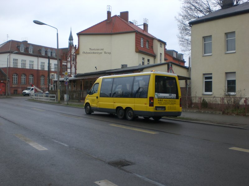 Renault-Midibus auf der Linie 168 nach Rauchfangswerder Mßkopfring an der Haltestelle Alt-Schmöckwitz.