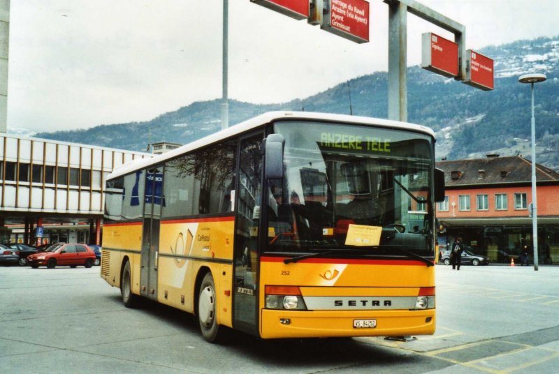 Rey, Ayent Nr. 252/VS 84'252 Setra (ex Buchard, Leytron) am 30. März 2009 Sion, Bahnhof