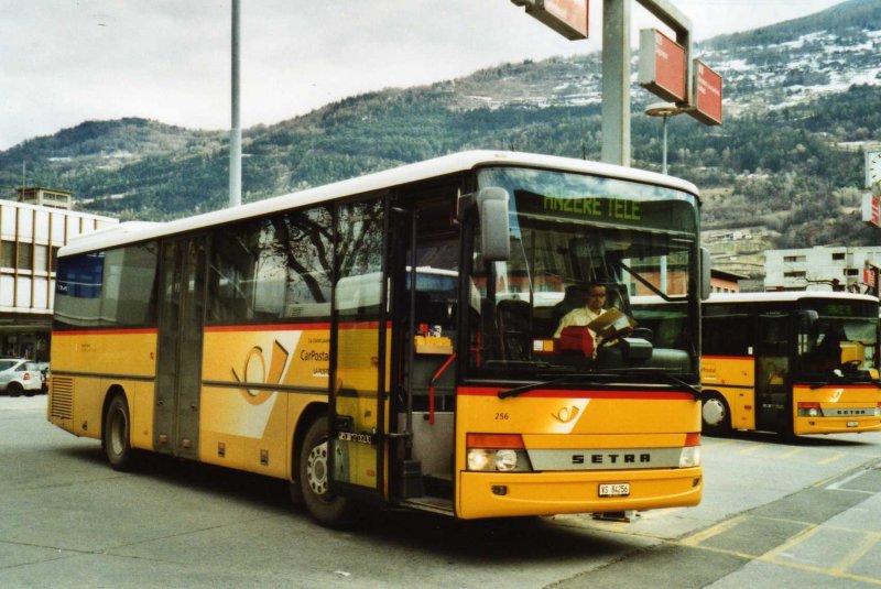 Rey, Ayent Nr. 256/VS 84'256 Setra am 30. Mrz 2009 Sion, Bahnhof