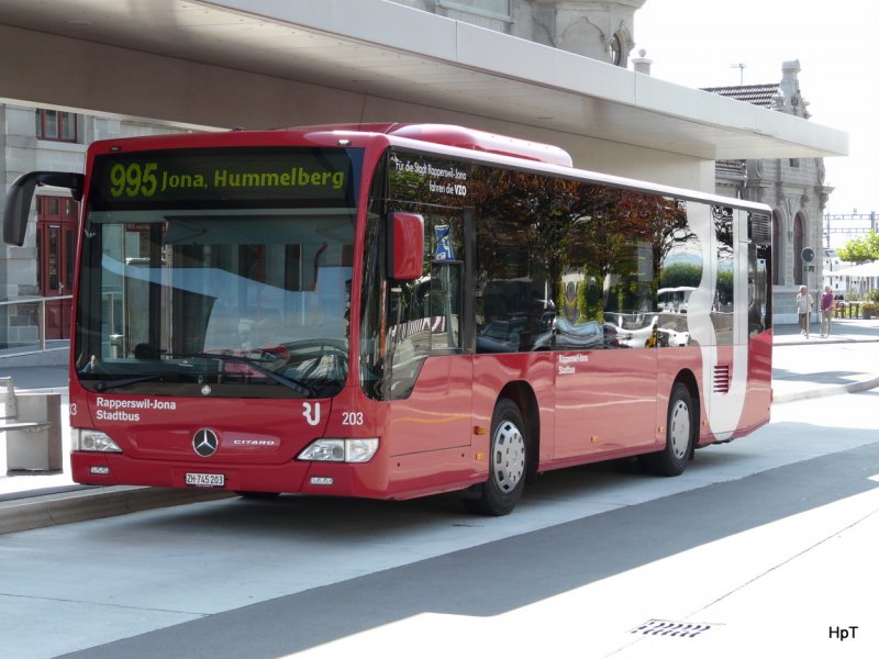 RJ / VZO - Mercedes Citaro Nr.203  ZH 745203  unterwegs auf der Linie 995 bei den Haltestellen vor dem Bahnhof in Rapperswil am 07.09.2009