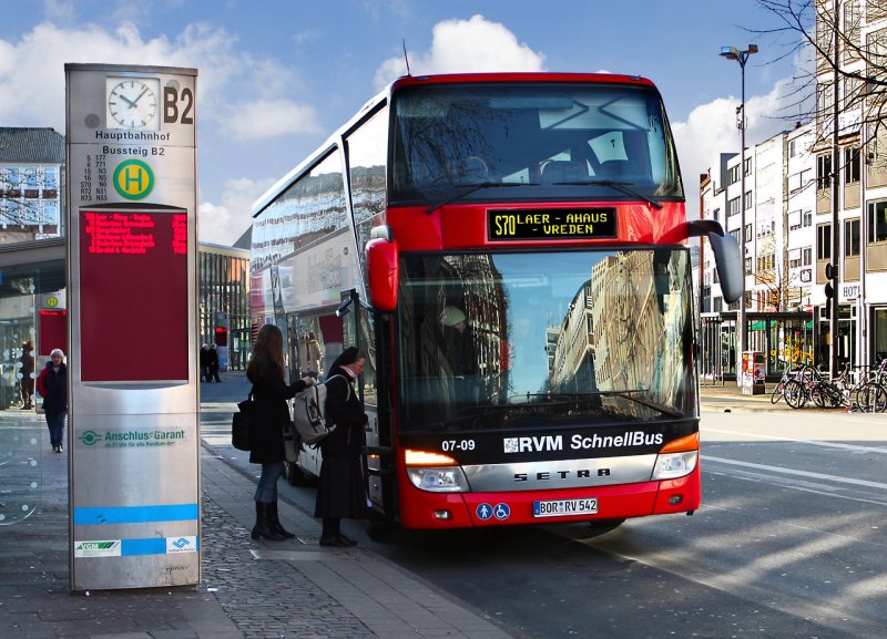 S70 bei Abfahrt an einem Sonntag Morgen am Hauptbahnhof in Mnster. 