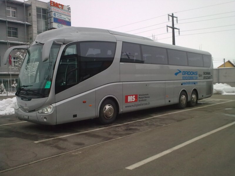 Scania 3-Achser Irizar: Demo Fahrzeug der Scania Niederlassung Schnbhl BE  Teambus Brooks Womenrunningteam 
Steht am 14.12.08 in Schnbhl bereit zur Fahrt nach Zrich mit dem Brooks-Damenteam.