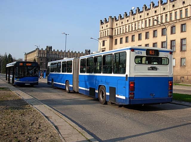 Scania CN113ALB PE079 und Solaris Urbino 12 BU851,
14.04.2009 Krakw (Krakau), Kombinat