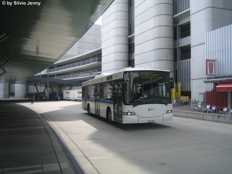 Scania/Hess Nr. 43 am 24.4.08 beim Flughafen Zrich. Diest auch er Bus haschon das neue hssliche VBG-Design erhalten.