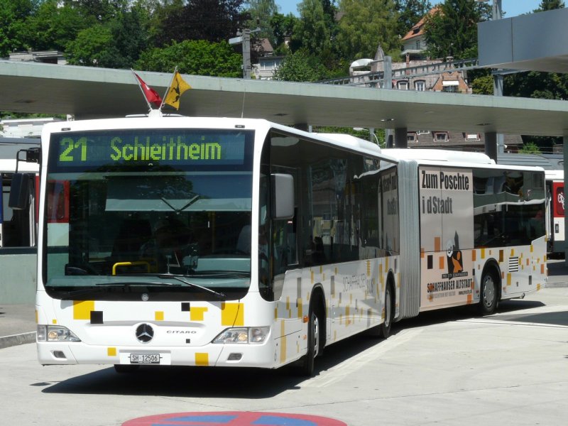 Schaffhausen Bus - Mercedes Citaro Gelenkbus Nr.6 SH 12506 bei der Haltestelle neben dem Bahnhof von Schaffhausen am 28.06.2008
