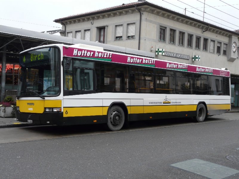 Schaffhausen - Volvo-Hess Linienbus Nr 06 SH 38006 bei der Haltestelle vor den Bahnhof von Schaffhausen am 01.01.2008 