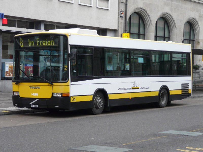 Schaffhausen - Volvo-Hess Linienbus Nr 34 SH 38034 bei der Haltestelle vor den Bahnhof von Schaffhausen am 01.01.2008