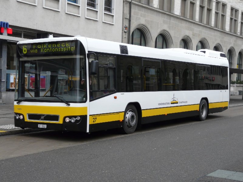 Schaffhausen - Volvo Linienbus Nr 27 SH 38027 bei der Haltestelle vor den Bahnhof von Schaffhausen am 01.01.2008