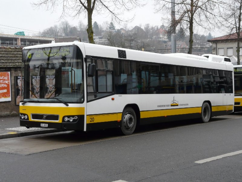 Schaffhausen - Volvo Linienbus Nr 20 SH 38020 bei der Haltestelle vor den Bahnhof von Schaffhausen am 01.01.2008