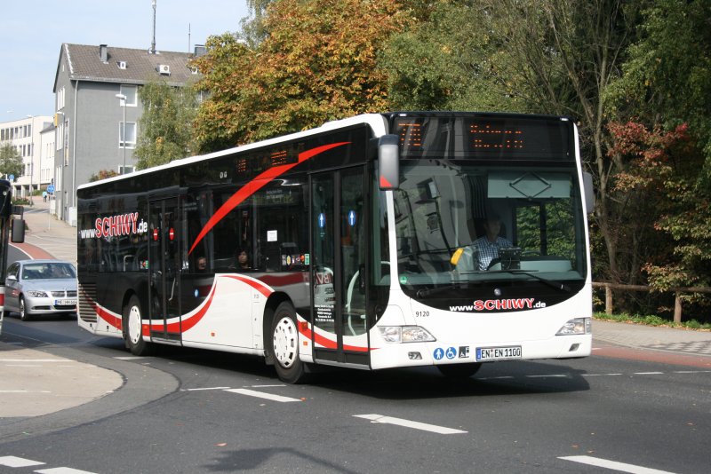 Schiwy 9120 (EN EN 1100) auf der Linie 770 an der Haltestelle Velbert Postamt.
22.9.2009