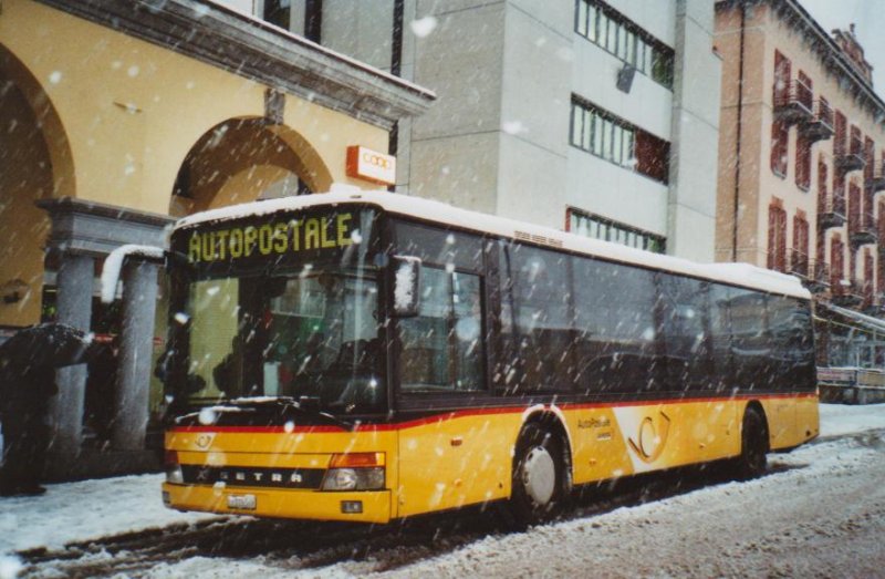 Schnee in Bellinzona: AutoPostale Ticino TI 215399 Setra (ex P 25854) am 10. Dezember 2008 Bellinzona, Bahnhof