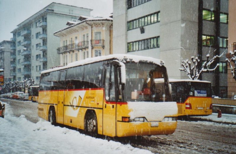 Schnee in Bellinzona: AutoPostale Ticino TI 215251 Neoplan am 10. Dezember 2008 Bellinzona, Bahnhof