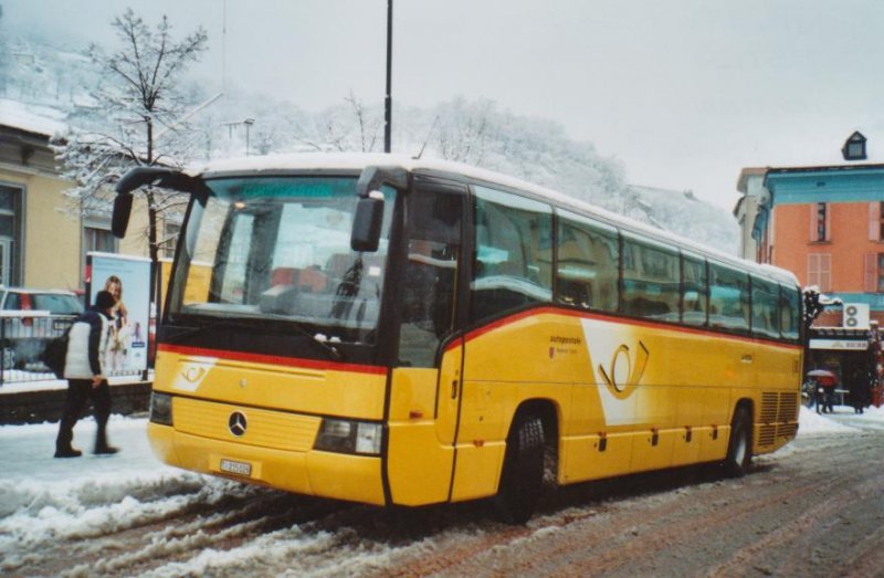 Schnee in Bellinzona: AutoPostale Ticino TI 215026 Mercedes O 404 (ex P 25230) am 10. Dezember 2008 Bellinzona, Bahnhof