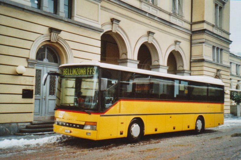 Schnee in Bellinzona: Barenco, Faido TI 161282 Setra am 10. Dezember 2008 Bellinzona, Bahnhof