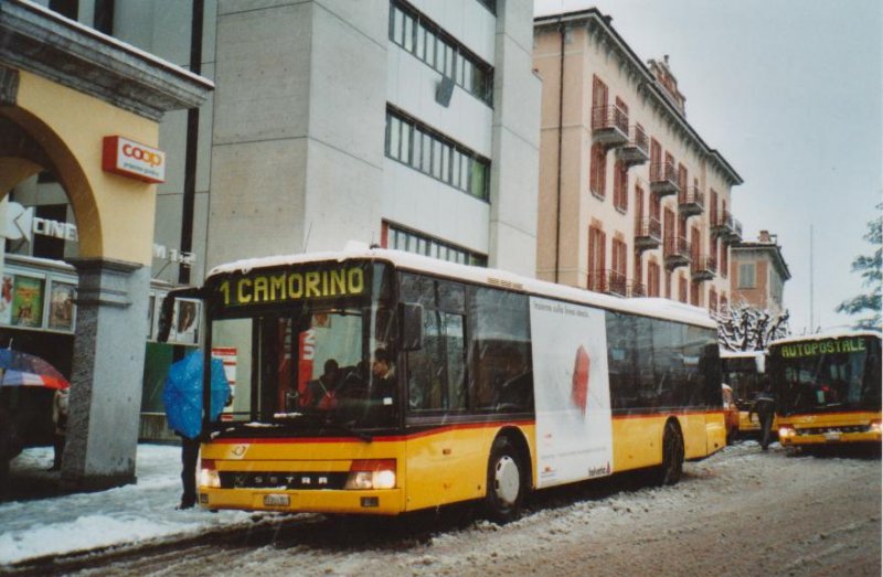 Schnee in Bellinzuona: AutoPostale Ticino TI 215327 Setra (ex P 25669) am 10. Dezember 2008 Bellinzona, Bahnhof