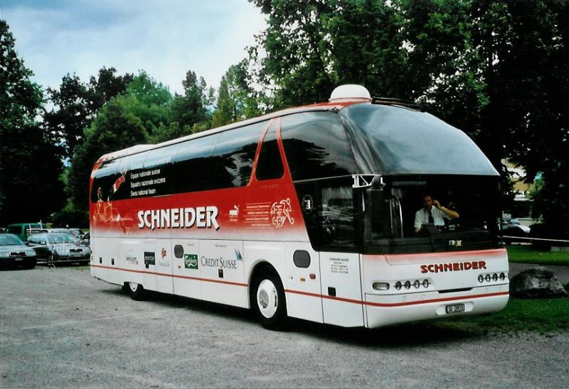 Schneider, Langendorf SO 28'915 Neoplan am 1. August 2008 Thun, Lachenwiese (der Bus der Schweizer Fussball-Nationalmannschaft)