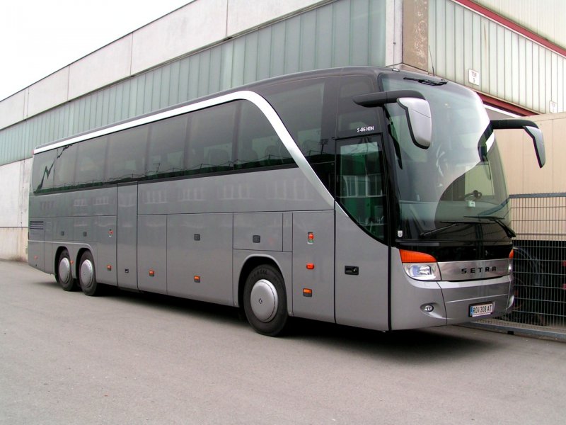 SETRA 416HDH ist der Mannschaftsbus des Bundesligavereines LASK, und steht am 12.4.2008 vor dem FILL-Metallbaustadion in Ried i.I.