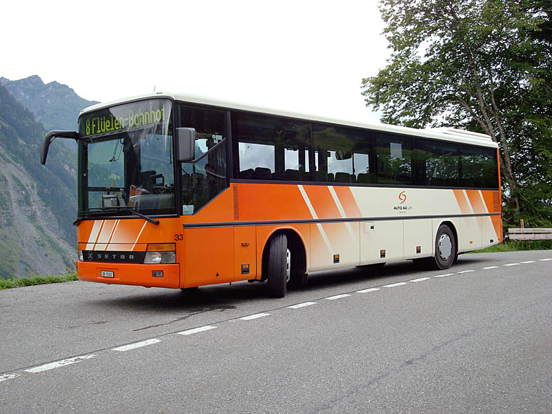 Setra-Bus bei Pause in Urigen an der Klausenpass-Strasse. 05. Juli 2009