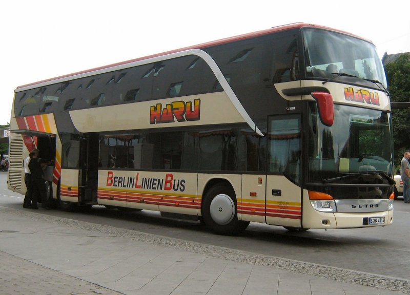SETRA-Doppeldecker-Fernreisebus nach Hamburg am Ostbahnhof am 3.9.2008
