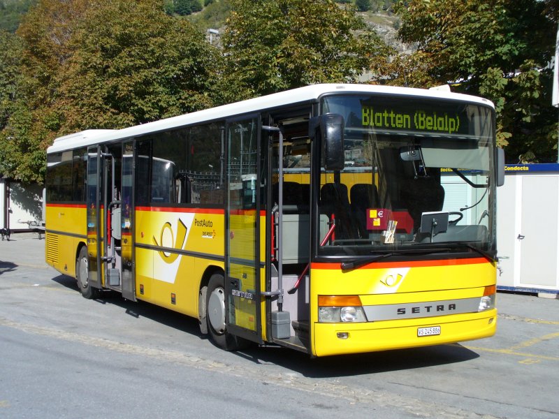 Setra - Regio Postbus  VS 245886  bei der Postauto Haltestelle vor dem SBB Bahnhof in Brig am 20.09.2007