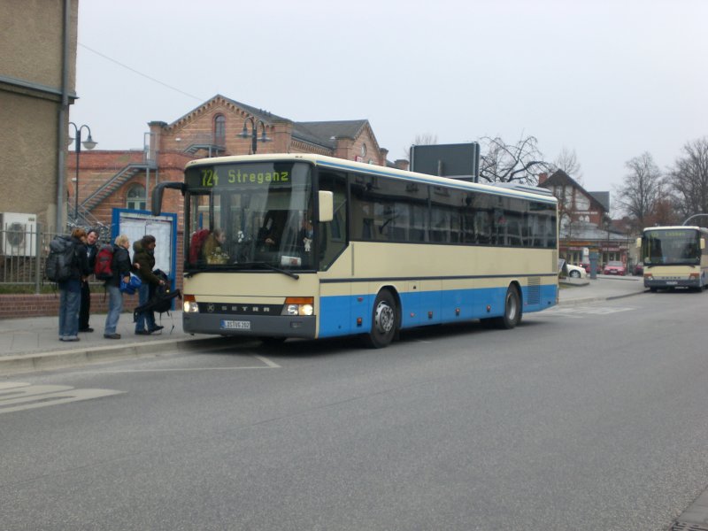 Setra S 200er-Serie auf der Linie 724 nach Streganz am S-Bahnhof Knigs Wusterhausen.