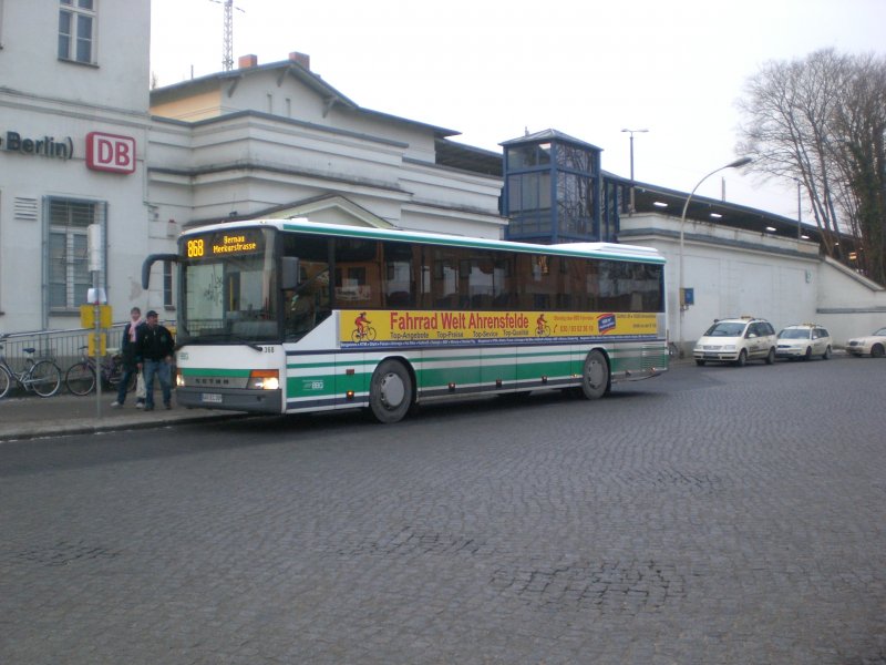 Setra S 200er-Serie auf der Linie 868 nach Bernau Merkurstrae am S-Bahnhof Bernau.