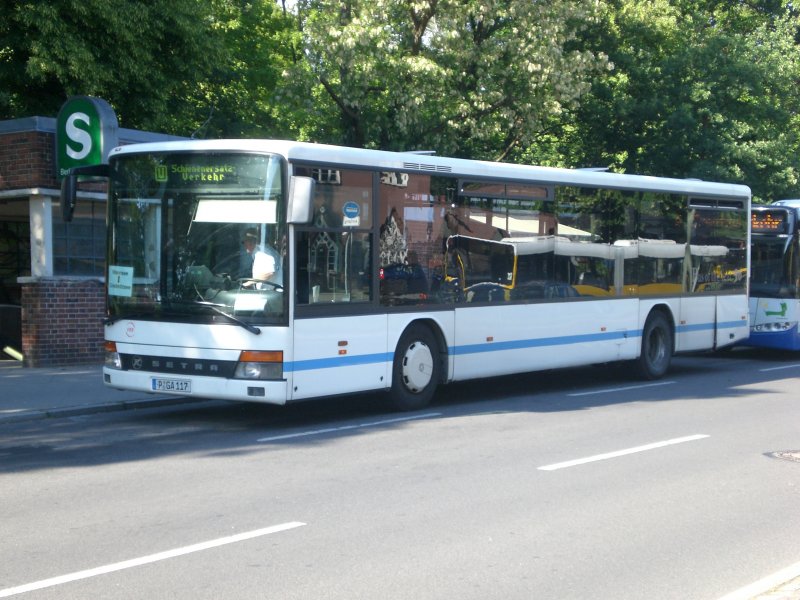 Setra S 300er-Serie NF als SEV fr die S-Bahnlinie 7 zwischen S-Bahnhof Wannsee und Potsdam Hauptbahnhof.