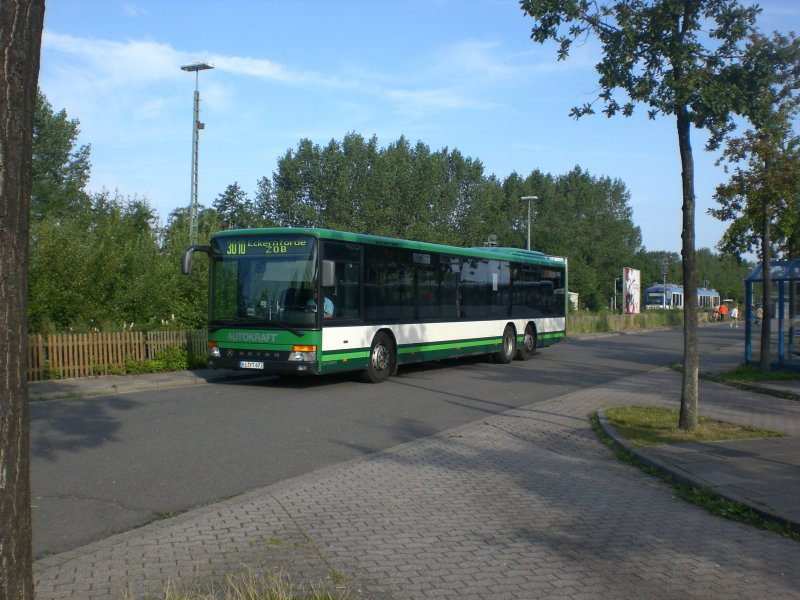 Setra S 300er-Serie NF auf der Linie 3010 am Bahnhof Eckernfrde.