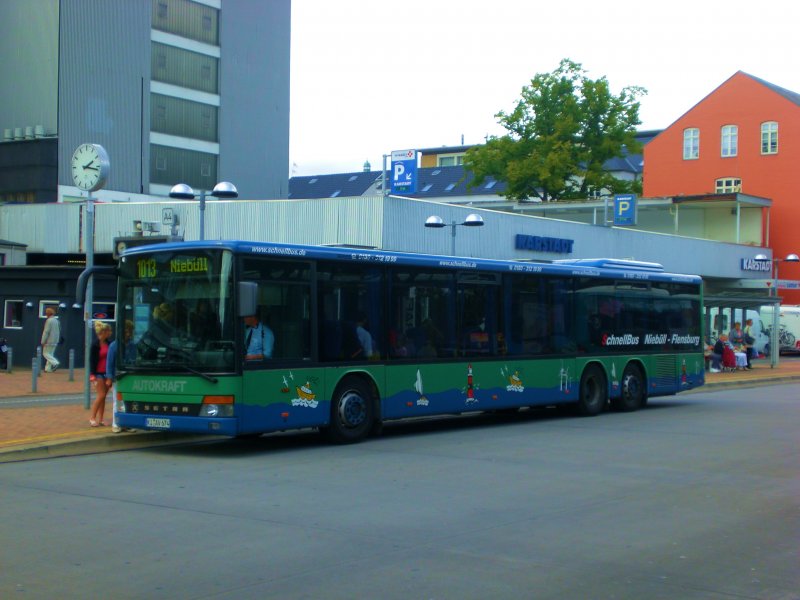 Setra S 300er-Serie NF auf der Linie 1013 nach Niebll am ZOB.