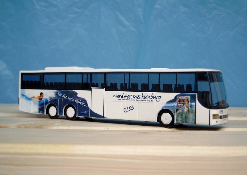 Setra S 319 GT-HD Omnibus der Grevesmhlener Busbetriebe (GBB); mit Werbung fr den Landkreis Nordwestmecklenburg (NWM) als Urlaubsregion, Epoche V [Modell: AMW 71519]