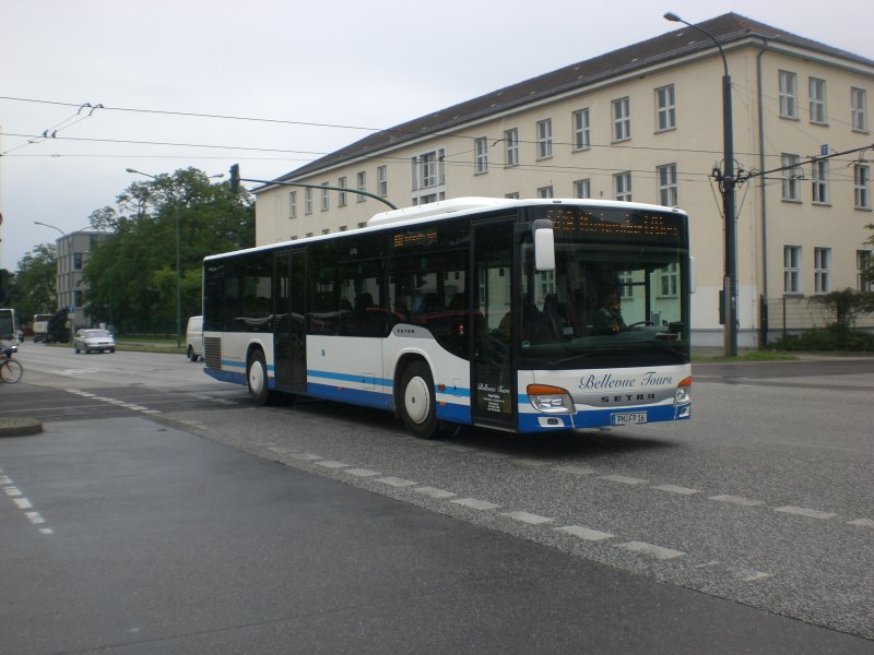 Setra S 400er-Serie NF (Multi Class) auf der Linie 608 nach Michendorf am Hauptbahnhof.