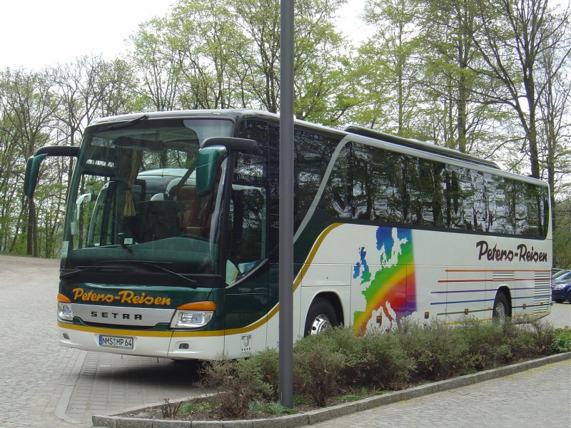 SETRA S 416 GT-HD 2  Peters , 20.04.2007 Festung Knigstein, auffllig ist die aufgeklebte Leiste im Stil der TopClass