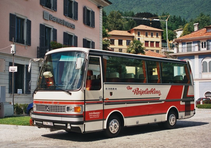 Setra S208H in Mergozzo, Italien, unweit des Lago Maggiore