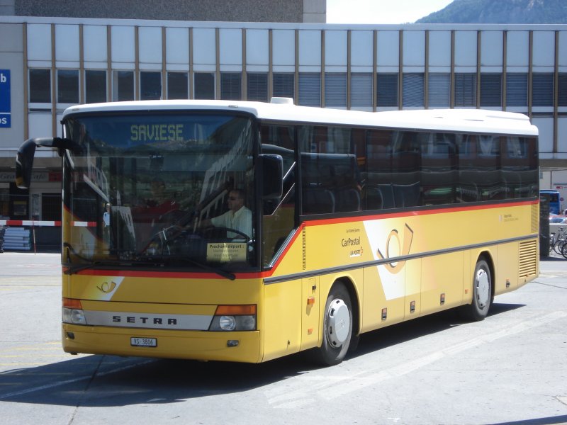 Setra S313 UL VS 3806 beim Bahnhof in Sion
