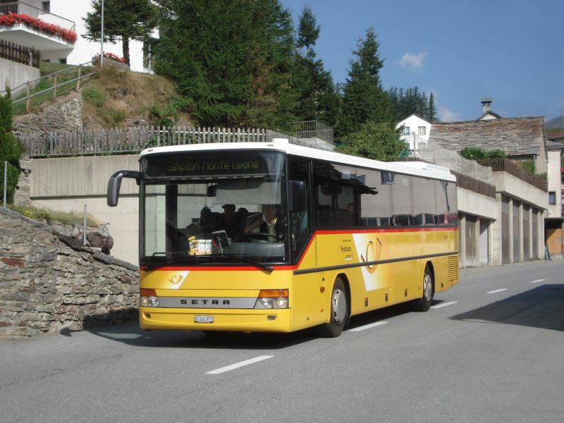 Setra S315 UL VS 241771 in Simplon Dorf. Dieser Setra fr als Zusatzwagen bis Simplon Dorf mit.
Aufgenommen am 15.08.2009