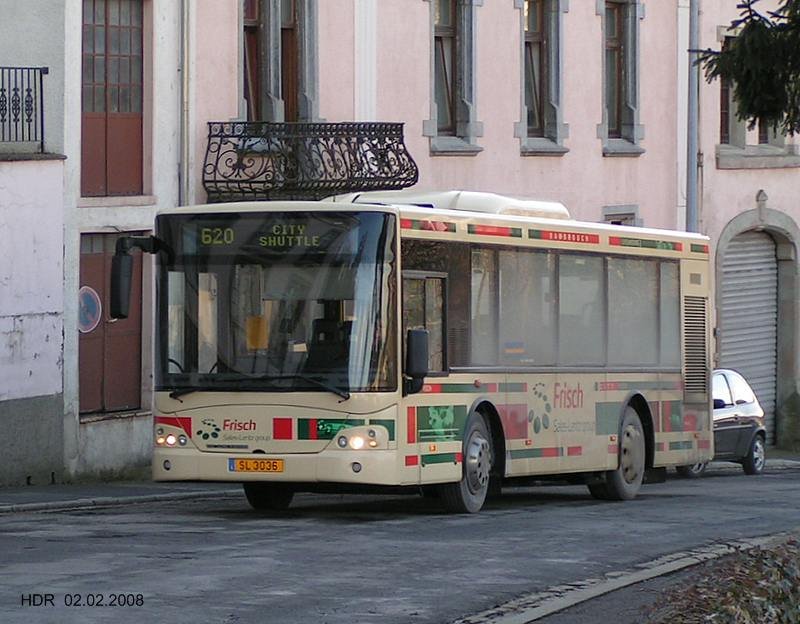 (SL 3036) Ein Bus der Marke VDL Jonkheere (Transit 2000) versieht den Shuttledienst von einem Park & Ride Parking am Stadtrand von Wiltz mit den verschiedenen Haltestellen in der Stadt. 02.02.08 