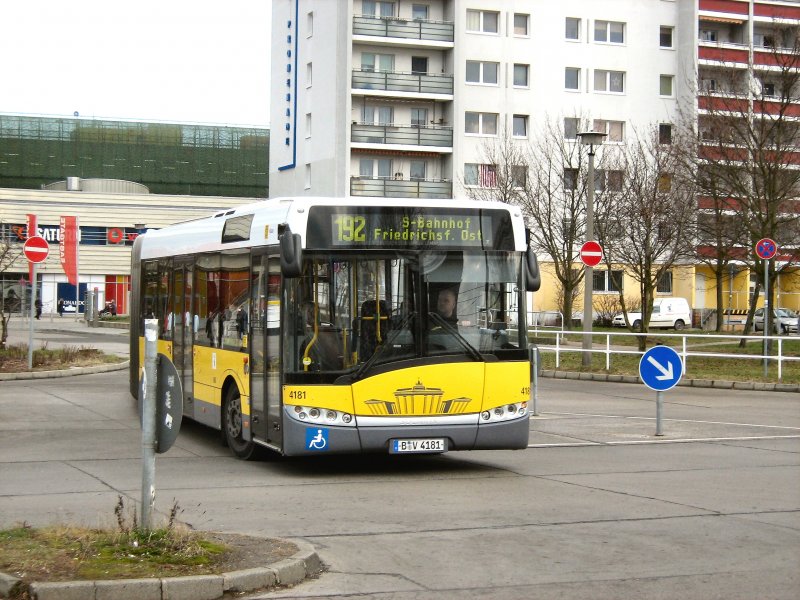 Solaris-Gelenkbus der BVG in Berlin-Marzahn am  17. 1. 2008