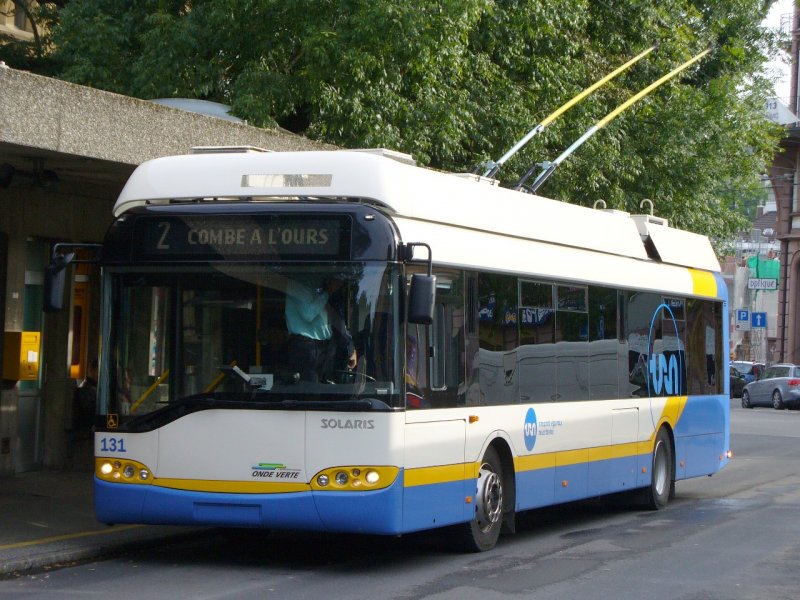 SOLARIS  Trolleybus Nr 131 bei der Haltestele vor dem SBB Bahnhof in La Chaux de Fonds am 07.09.2007