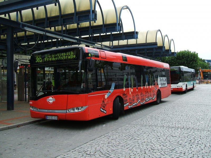 Solaris Urbino 12 ,Bogestra Linie 365 von Bochum Hbf. nach Wattenscheid-Freiheitstrasse,mit der Werbung Media Markt Bochum.(02.09.2007)