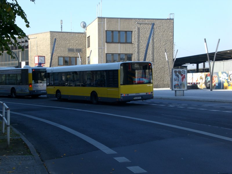 Solaris Urbino als SEV fr die S-Bahnlinien 5,7,75 zwischen S+U Bahnhof Lichtenberg und S-Bahnhof Rummelsburg.