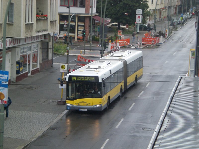 Solaris Urbino als SEV fr die Straenbahnlinie M4 zwischen Weiensee Berliner Allee/Inidra-Ghandi-Strae und Prenzlauer Berg Greifswalder Strae/Danziger Strae am S-Bahnhof Greifswalder Strae. 
