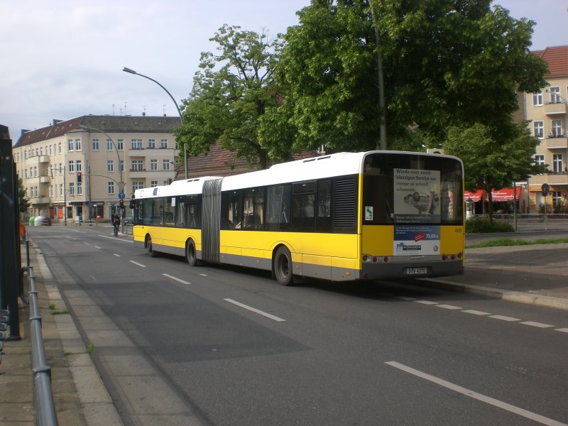 Solaris Urbino als SEV fr die U-Bahnlinie 2 zwischen S+U Bahnhof Pankow und U-Bahnhof Senefelder Platz am U-Bahnhof Vinetastrae.