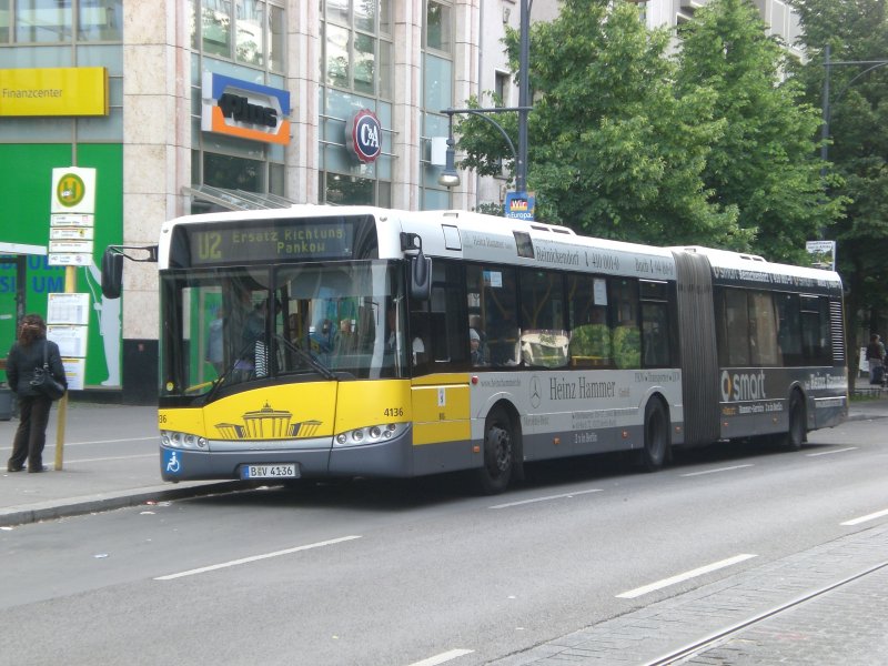Solaris Urbino als SEV fr die U-Bahnlinie 2 zwischen S+U Bahnhof Pankow und U-Bahnhof Senefelder Platz am S+U Bahnhof Schnhauser Allee. 
